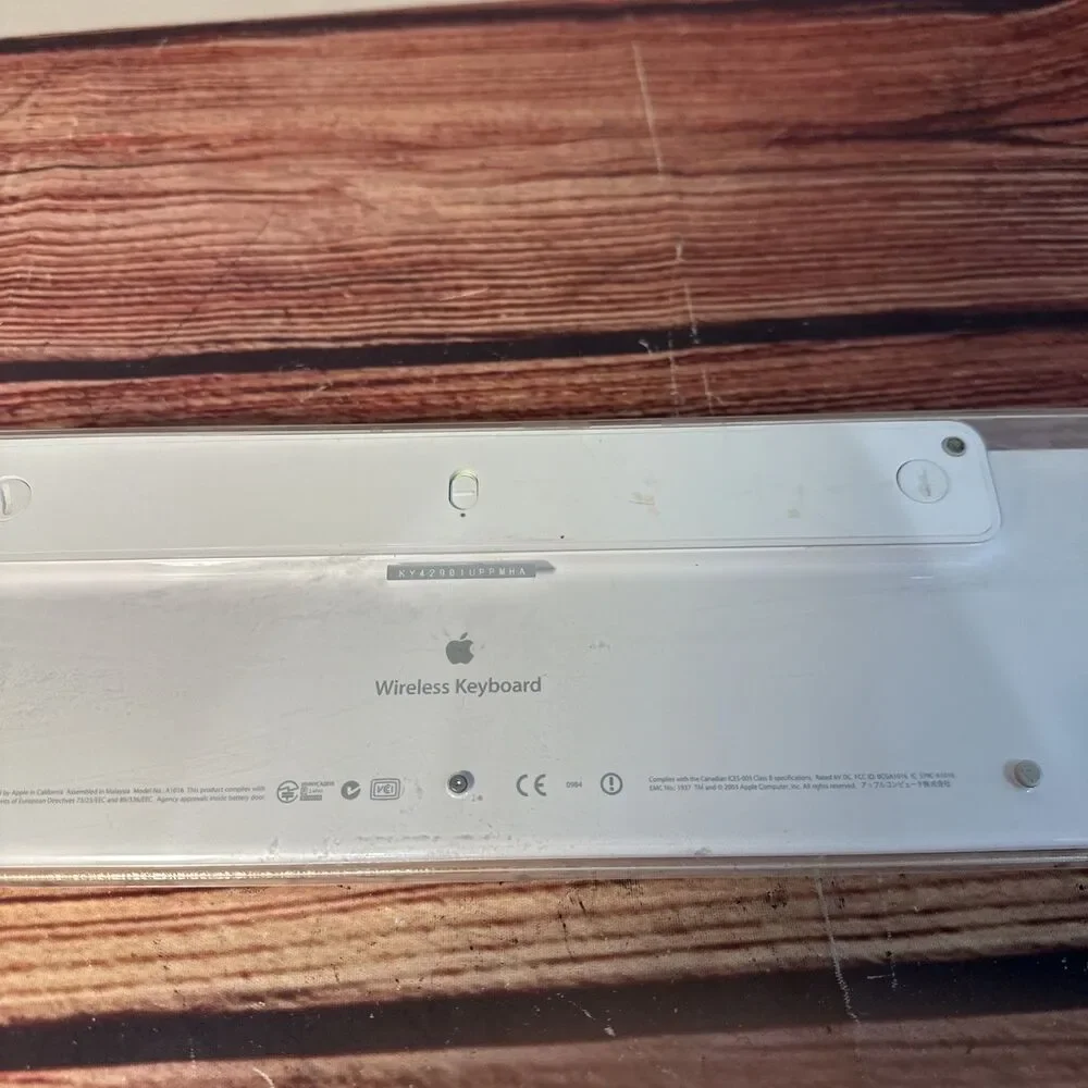 OEM Apple A1016 Wireless Bluetooth Mechanical Keyboard White w Number Pad